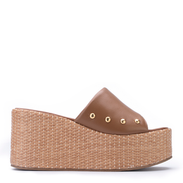 Sandália Couro Olivia Plataforma Aplicações Tachas Lia Line - New