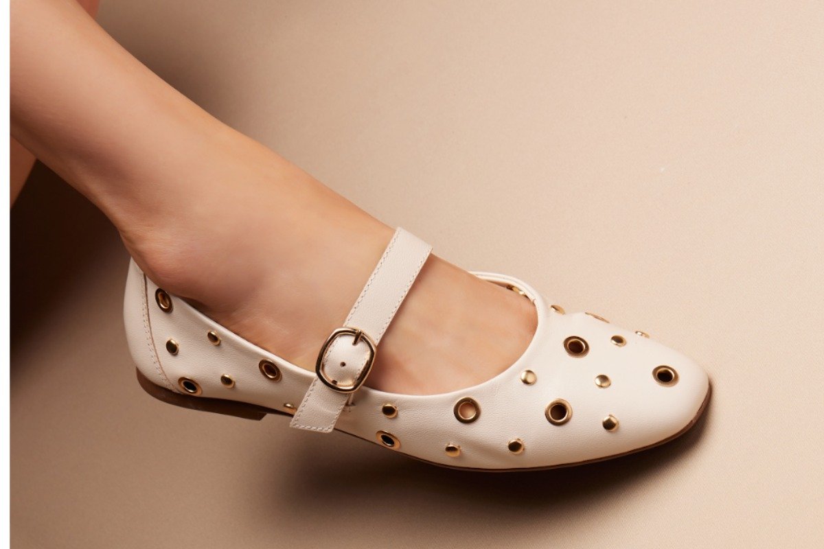 sapatilha com detalhes