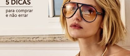 rosto de mulher loira de oculos