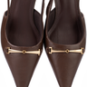 vista superior de sapatos slingback femininos marrom com bico fino fechado e aplicação metálica horizontal no cabedal